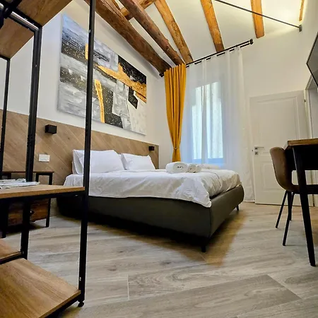 Piazza San Martino 9 Oda ve Kahvaltı 3*