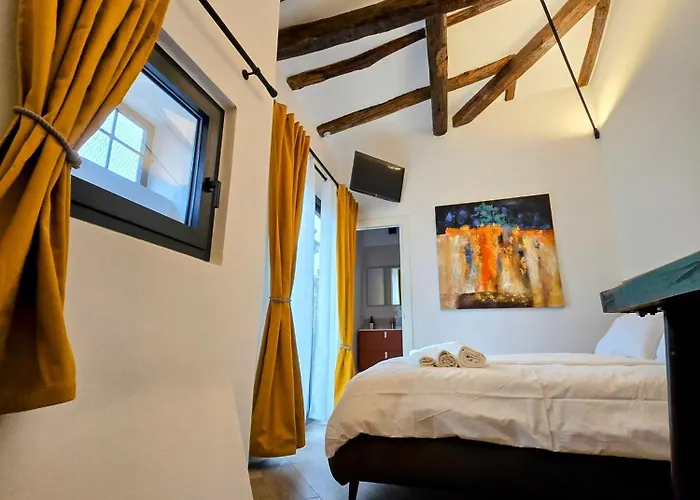 Piazza San Martino 9 Bolonya