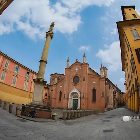 Piazza San Martino 9 3* Bologne