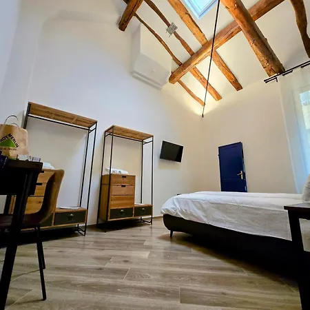 Piazza San Martino 9 3* Bologna